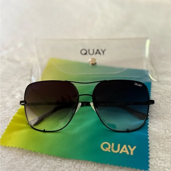 Quay Australia Black Gradient High Key Navigator Sunglasses - Picture 4 of 7